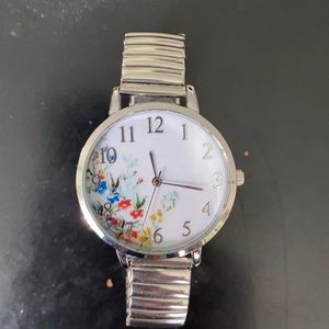 Pretty watch 🌸 🌺